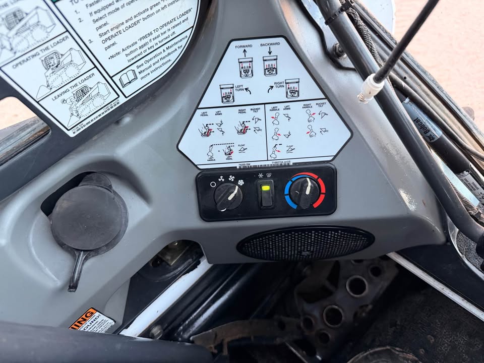 2015 Bobcat Skidsteer 2 Speed with Quick Attach Cab AC and Heat S590